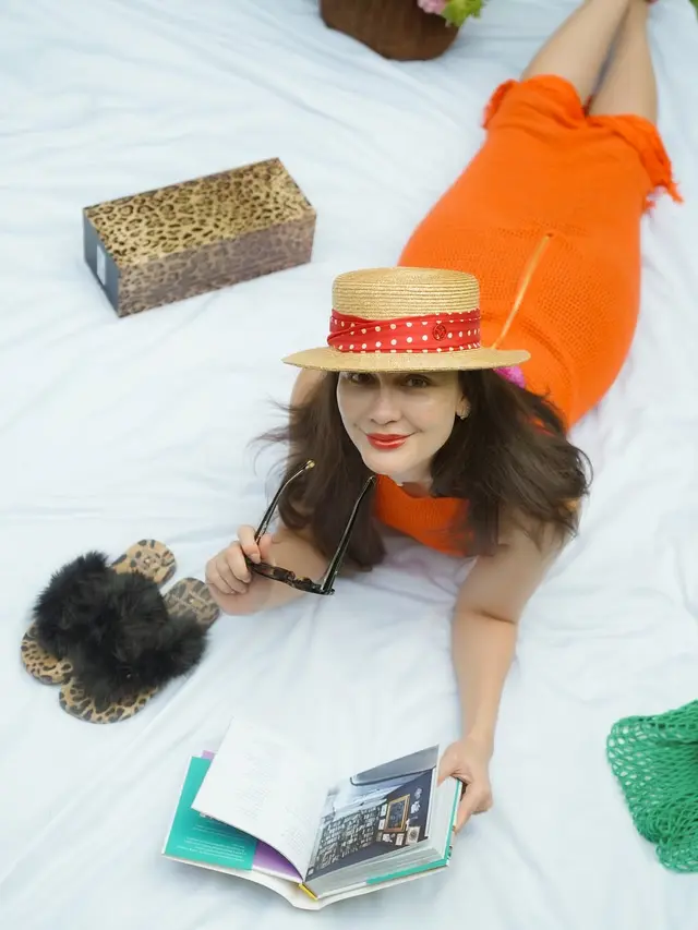 7 Gaya Luna Maya saat Pakai Topi, Tampil Modis dan Super Stylish