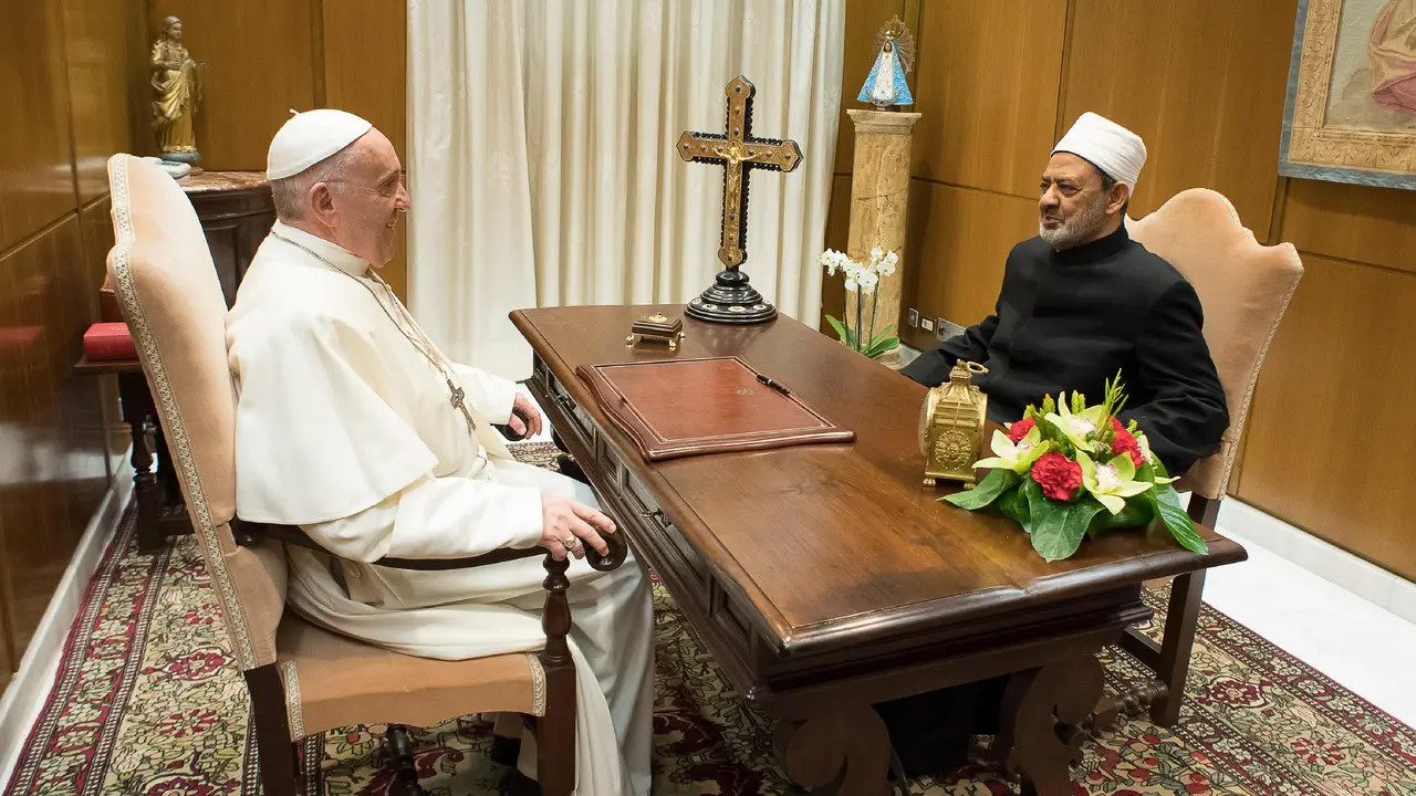 Imam Besar Al-Azhar Bertemu Paus Fransiskus di Vatikan