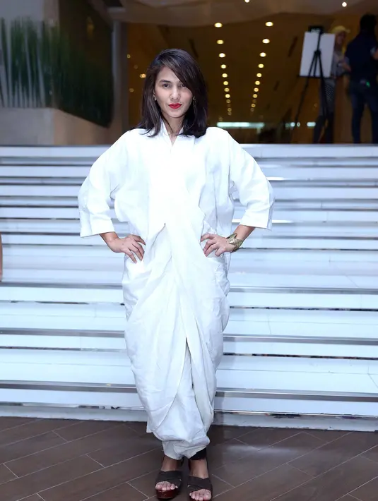 "Ada kegiatan sosial, ada talkshow, ada bazar dan fashion show. Juga bikin bazar dimana uangnya akan disumbangkan untuk yatim piatu," tutur Nova Eliza di Plaza Senayan, Jakarta Pusat, Kamis (30/6). (Nurwahyunan/Bintang.com)