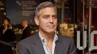 Saat tengah mengendarai motor di Italia, George Clooney tertabrak mobil (AP Photo)