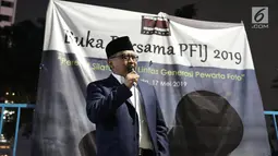 Sekjen PDIP Hasto Kristiyanto memberi sambutan saat menghadiri buka puasa bersama Pewarta Foto Indonesia Jakarta (PFIJ) di kawasan Bundaran HI, Jakarta, Jumat (18/5/2019). Buka puasa bersama ini dihadiri ratusan pewarta foto dari berbagai media massa. (Liputan6.com/Herman Zakharia)