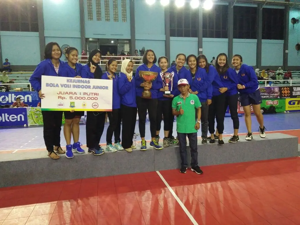 Putri Jawa Barat menjuarai Kejurnas Voli Junior 2017 usai mengalahkan Jawa Timur 3-1 dalam laga final di GOR Dimyati, Tangerang, Banten, Rabu (20/12/2017). (Humas PBVSI)
