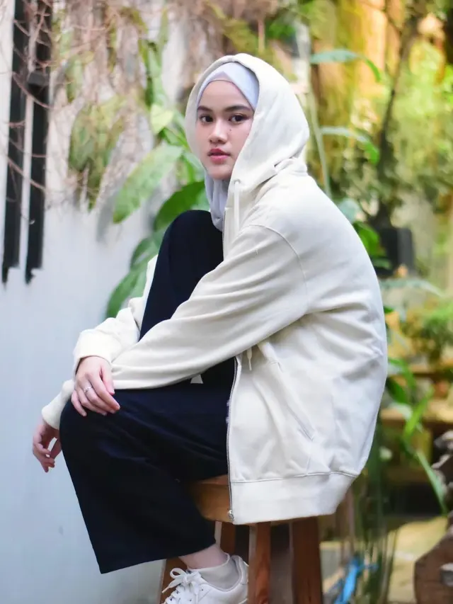 7 Pemotretan Uty Bonita Eks JKT48 dengan Berbagai Tema Ini Menawan