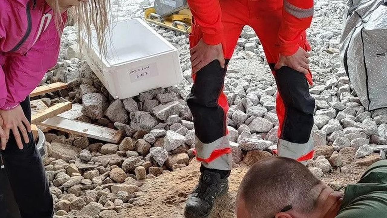 Sedang Renovasi Rumah, Pria Ini Temukan Pedang Viking Berusia 1.100 Tahun