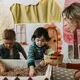 Dengan bahan sederhana yang mudah ditemukan di rumah, Moms sudah bisa menciptakan sensory play yang aman dan menyenangkan. [Dok/Pexels.com/Vlada Karpovich].