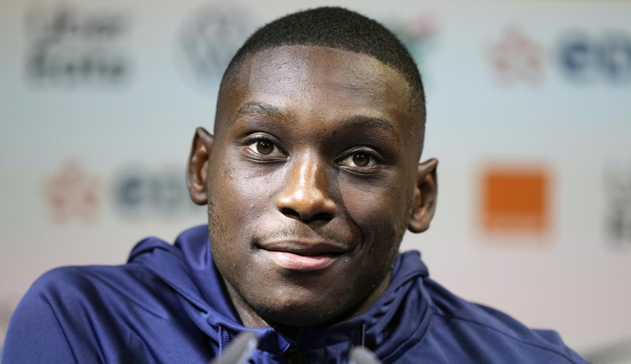 Randal Kolo Muani. Striker Prancis berusia 23 tahun yang baru saja bergabung dengan Eintracht Frankfurt pada awal musim 2022/2023 usai meninggalkan FC Nantes ini berpeluang tampil di ajang Piala Dunia pertamanya di Qatar 2022 nanti. Musim ini ia telah mencetak 2 gol dari 7 laga awal di Liga Jerman 2022/2023. Saat ini ia telah mengoleksi 2 caps bersama Timnas Prancis saat diturunkan dalam ajang UEFA Nations League 2022 menghadapi Austria (22/9/2022) dan Denmark (25/9/2022). (AP/Francois Mori)