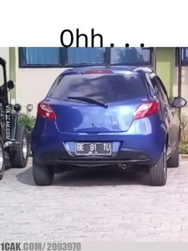 6 Tulisan Lucu di Pelat Nomor Mobil Ini Bikin Ketawa Geli