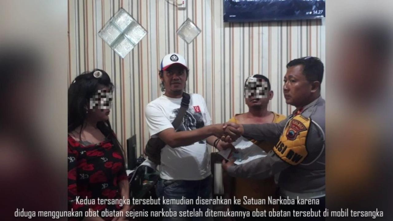 Dari pemeriksaan tersebut, didapati seorang identitas pengemudi seorang pria inisial K (48) dan penumpang wanita (AXV).&nbsp;