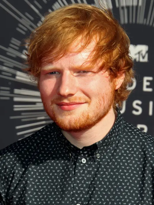 "Dengan ini, kami mengumumkan secara resmi telah bertunangan. Jangan khawatir untuk penggemar, kami akan bersenang-senang," tulisnya, diwartakan Hollywoodlife, baru-baru ini. (Bintang/EPA)