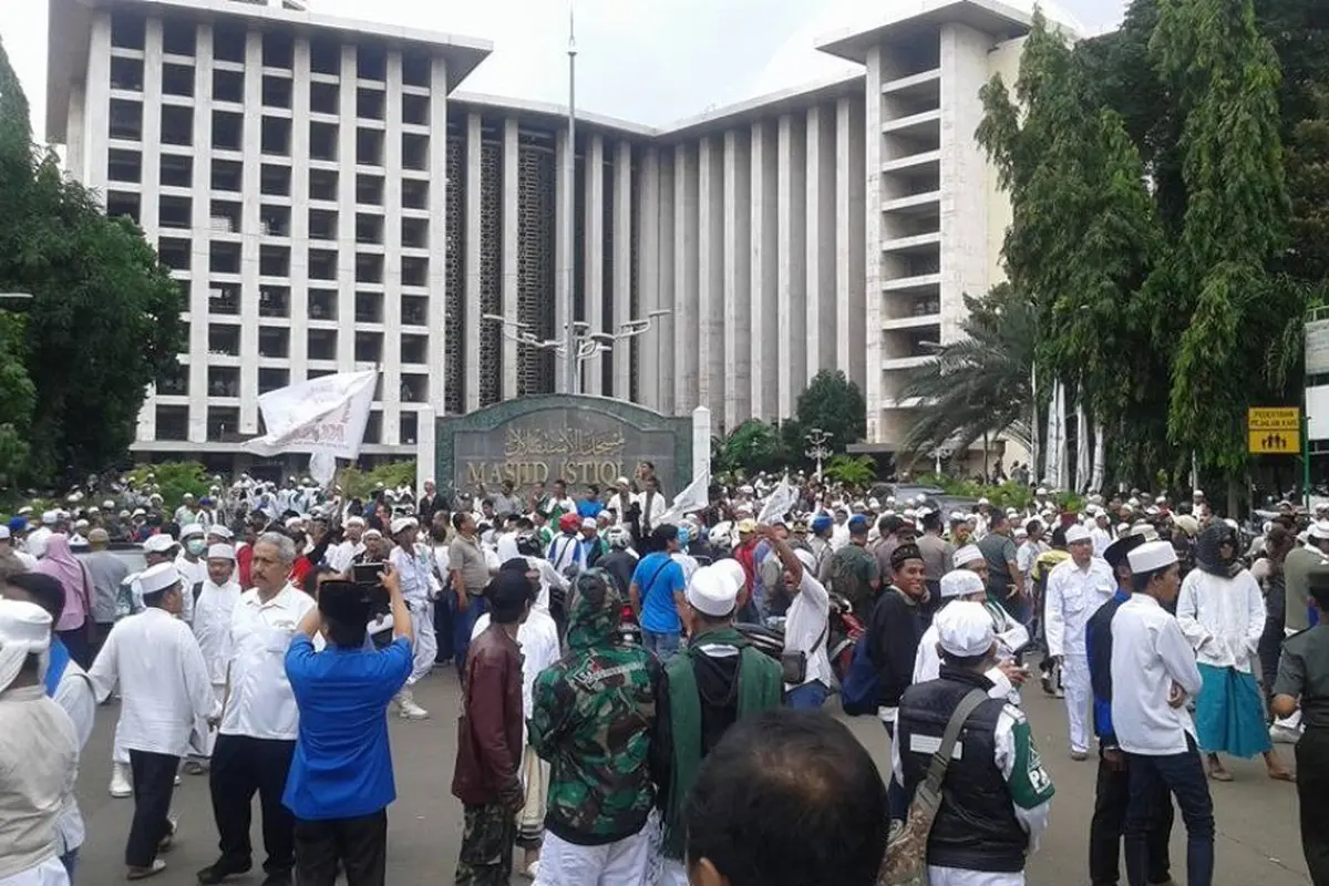 Hindari Titik Kemacetan Dampak Demo FPI 