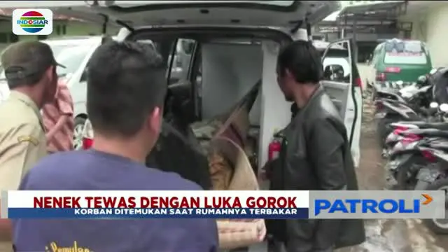 Seorang nenek di Tasikmalaya, Jawa Barat, ditemukan tewas dengan luka sayatan di leher saat rumahnya terbakar.