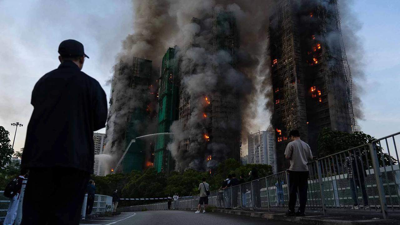 FOTO: Mengerikan! Kebakaran Hebat di Hong Kong Tewaskan 13 Warga dan Lukai Belasan Lainnya