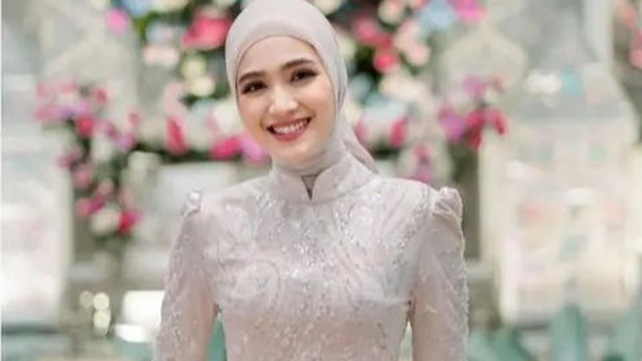 7 Potret Cut Syifa di Pernikahan Kakaknya, Tampil Menawan Pakai Kebaya Dipadu Kain Songket