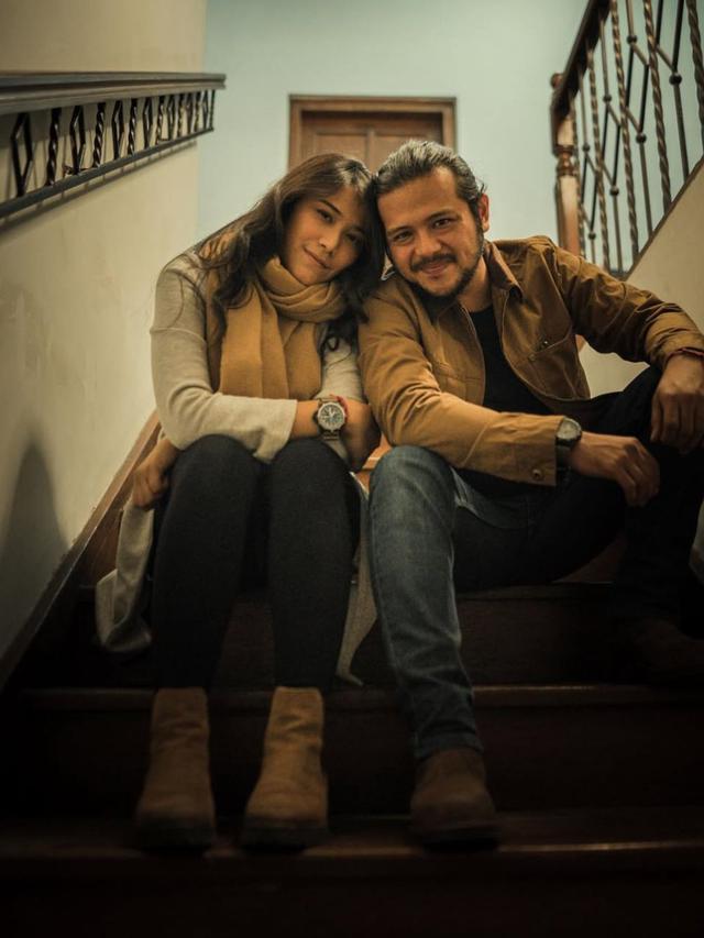 Potret ramon y tungka dengan istri yang jarang tersorot media. (credit:instagram.com/cisya/joeadimara_)