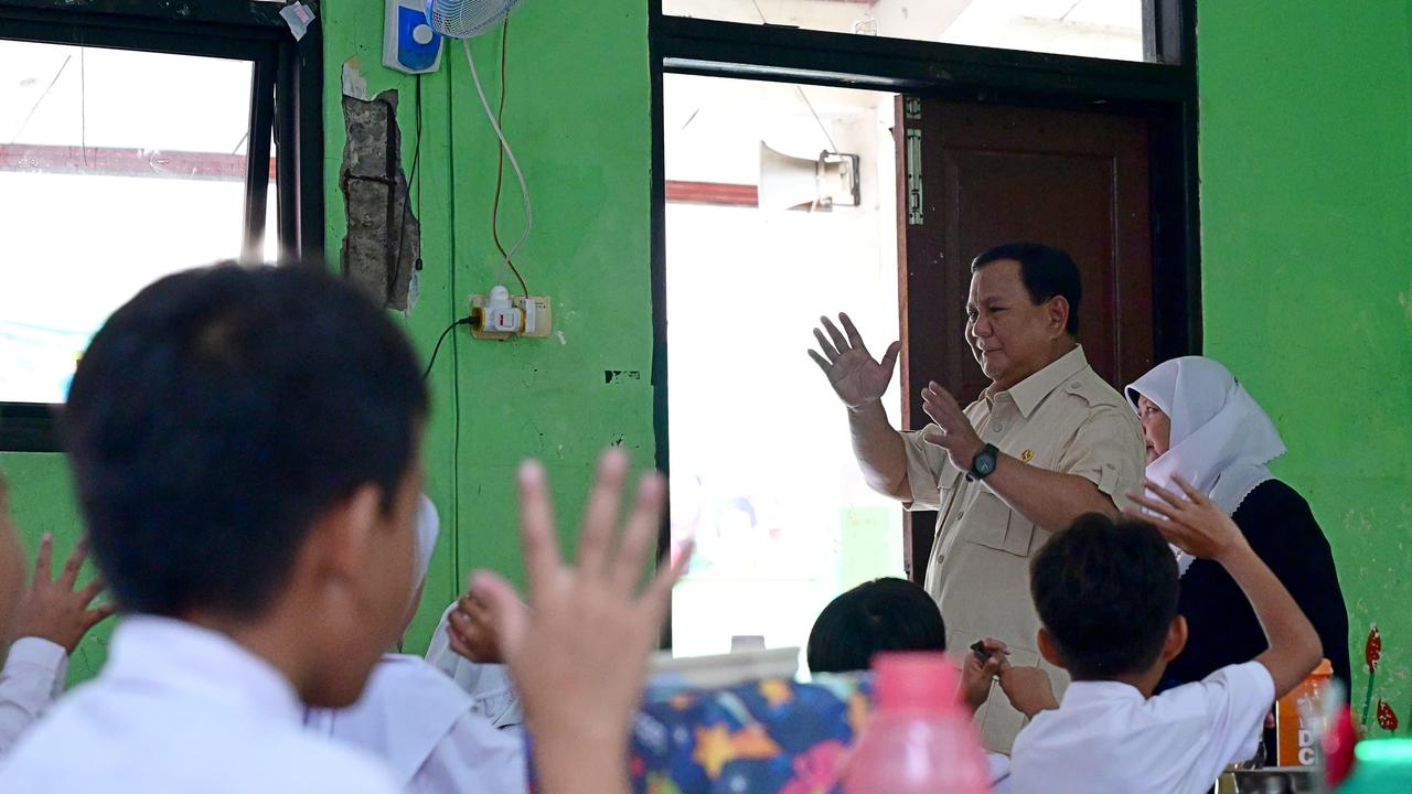VIDEO: Cerita Momen Prabowo Kode Ke Ajudan Lihat Foto Miring Pahlawan