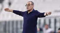 Maurizio Sarri - Pelatih Lazio ini merupakan sosok yang terkenal sebagai perokok berat. Sarri mengaku mampu menghabiskan 60 batang per hari. (Fabio Ferrari/LaPresse via AP)