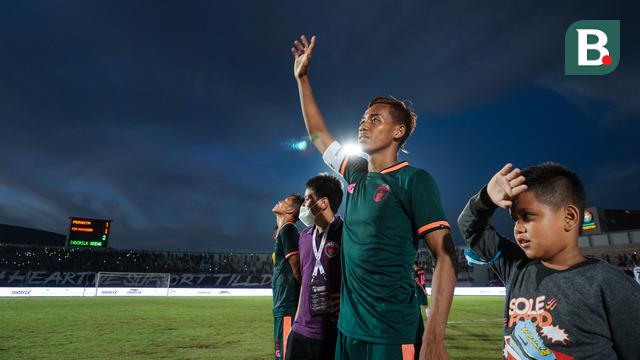 Foto: Pecah! Suporter Persita Panaskan Laga Uji Coba Melawan PSM Makassar di Laga Persahabatan