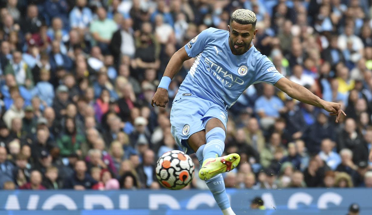 Manchester City menutup pesta golnya pada menit ke-85. Gol kelima tim besutan Pep Guardiola dicetak Riyad Mahrez usai menerima umpan lambung dari Ruben Dias. (Foto: AP/Rui Vieira)