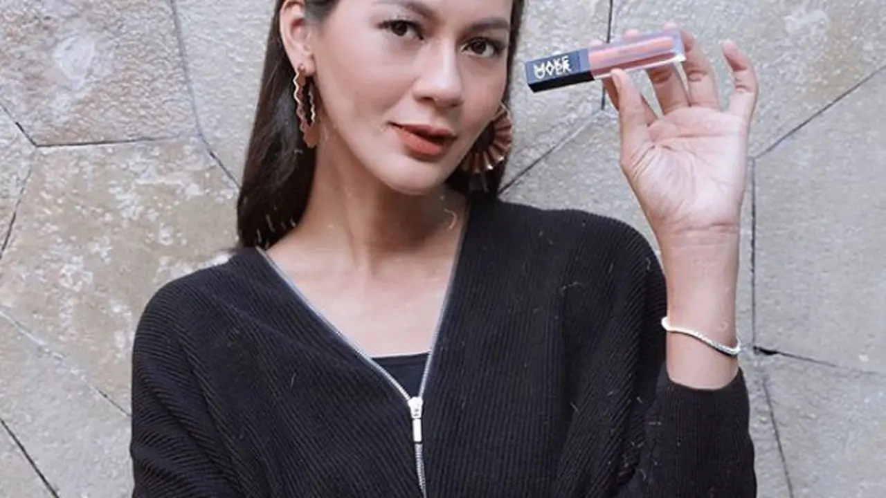 Tertutup Masker atau Tidak, Tampilan Bibir Transferproof yang Cantik Itu Tetap Penting Lho!