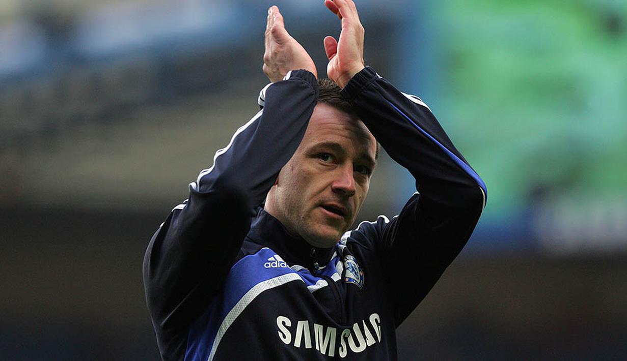 Palang pintu Chelsea, John Terry, pernah berselingkuh dengan istri rekan setimnya, Wayne Bridge. Akibat kasus itu Terry kehilangan jabatan kapten timnas Inggris pada Piala Dunia 2010. (AFP/Geoff Caddick)