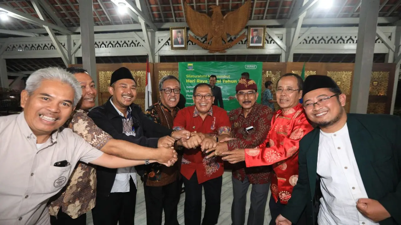 Silaturahmi bersama para pemuka agama Protestan dan Katolik di Pendopo Kota Bandung, Jalan Dalem Kaum, Kota Bandung, Jumat malam(20/12/2019). (Foto: Liputan6.com/Arie Nugraha)