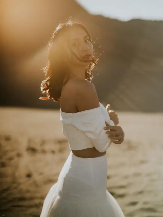 Untuk mendapatkan pinggang yang ramping, Clairine memang rajin berolahraga dan melakukan pola hidup yang sehat. (Foto: instagram.com/clairineclay)