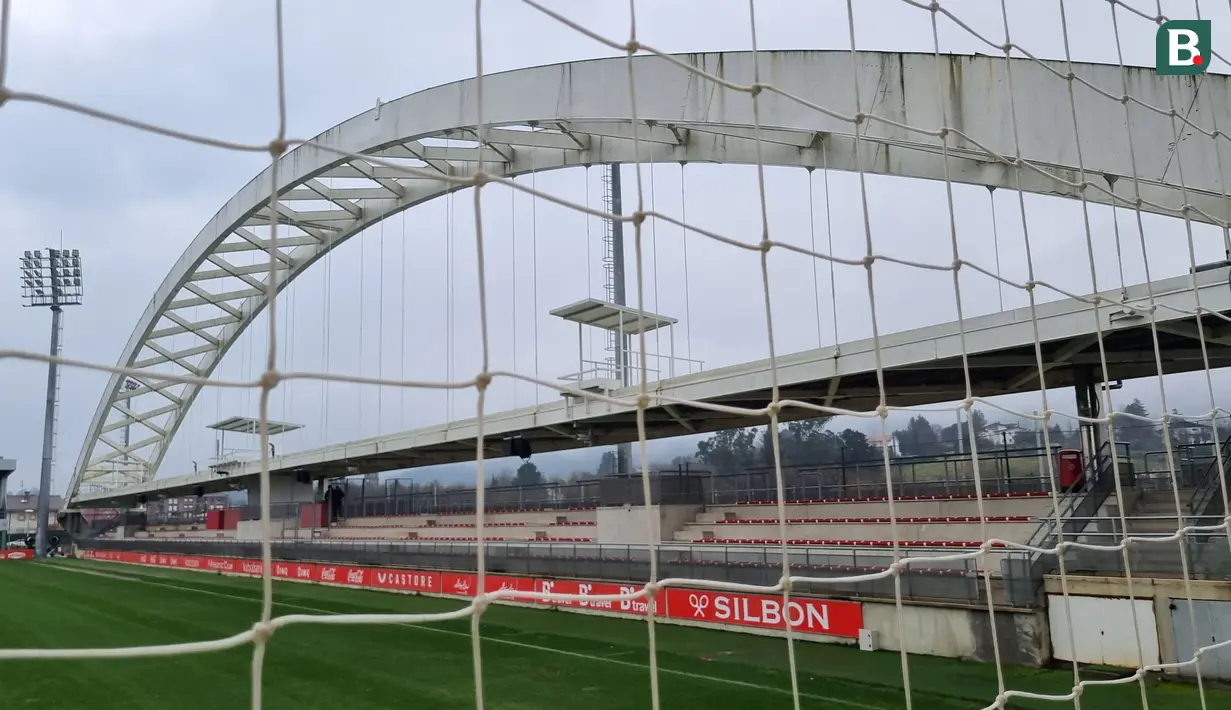 Kompleks latihan Athletic Bilbao, Lezama, juga menjadi venue pertandingan untuk tim putri Athletic Bilbao yang memiliki kapasitas 3.250 tempat duduk. (Bola.com/Yus Mei Sawitri)