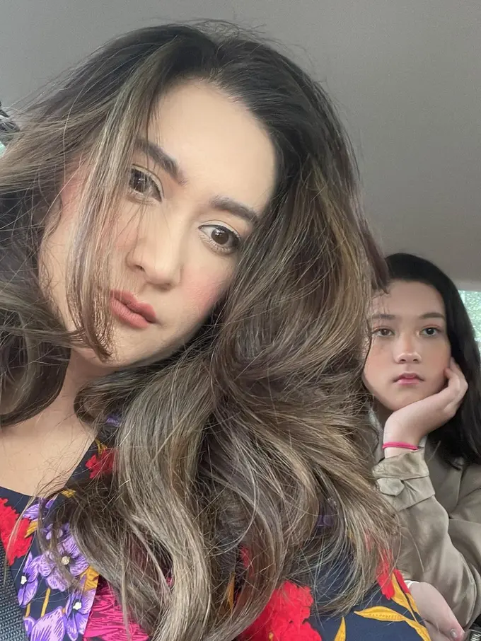 Mikhaela Lee, anak perempuan Nafa Urbach