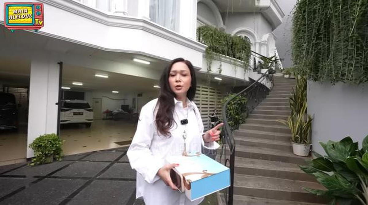Potret Tampilan Depan Rumah Krisdayanti, Usung Gaya Megah Bak Istana Eropa Klasik Modern
