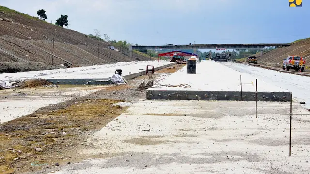 Menteri PUPR Basuki Hadimuljono memantau pembangunan Jalan Tol Cileunyi–Sumedang–Dawuan (Tol Cisumdawu) di Jawa Barat. (Dok Kementerian PUPR)
