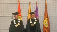 Profesor A. Kadim dan Profesor Dwi Sihono Raharjo dikukuhkan sebagai guru besar. (Liputan6.com/Pramita Tristiawati).