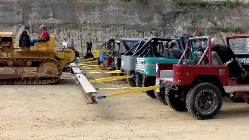 20 Unit Hardtop Keok Tarik Tambang Lawan 1 Buldozer