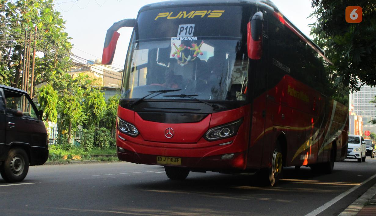 Maxibus XHD merupakan bus buatan karoseri Laksana yang langka karena hanya dibuat khusus untuk PO Putera Mulya. Bus yang dibangun di atas sasis Mercedes-Benz O 500 R 1836 ini memiliki desain yang sama seperti Discovery generasi ke dua yang juga dibuat oleh karoseri Laksana. yang membedakan adalah bus ini berjenis Super High Deck dengan kaca tunggal (Single Glass).