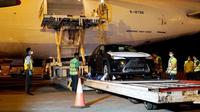 Lexus UX 300e tiba di Bandara Internasional Soekarno-Hatta. (TAM)