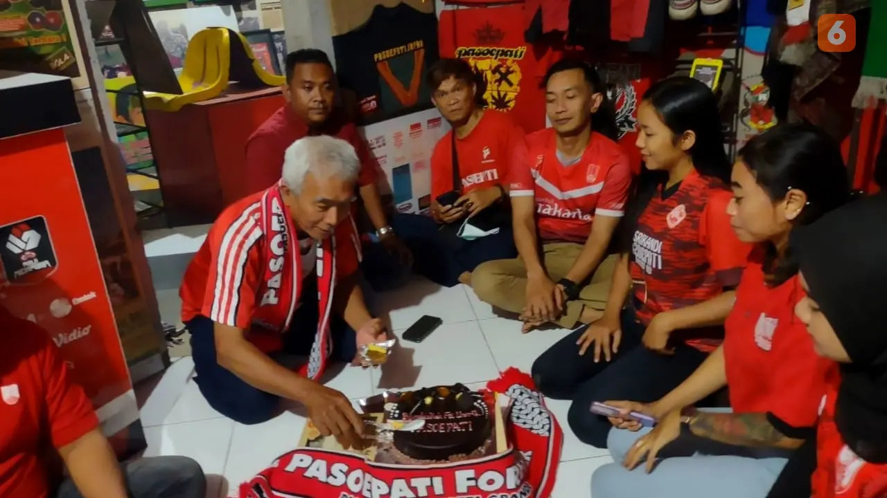 Perayaan Sederhana 23 Tahun Suporter Pasoepati di Titik Nol Solo