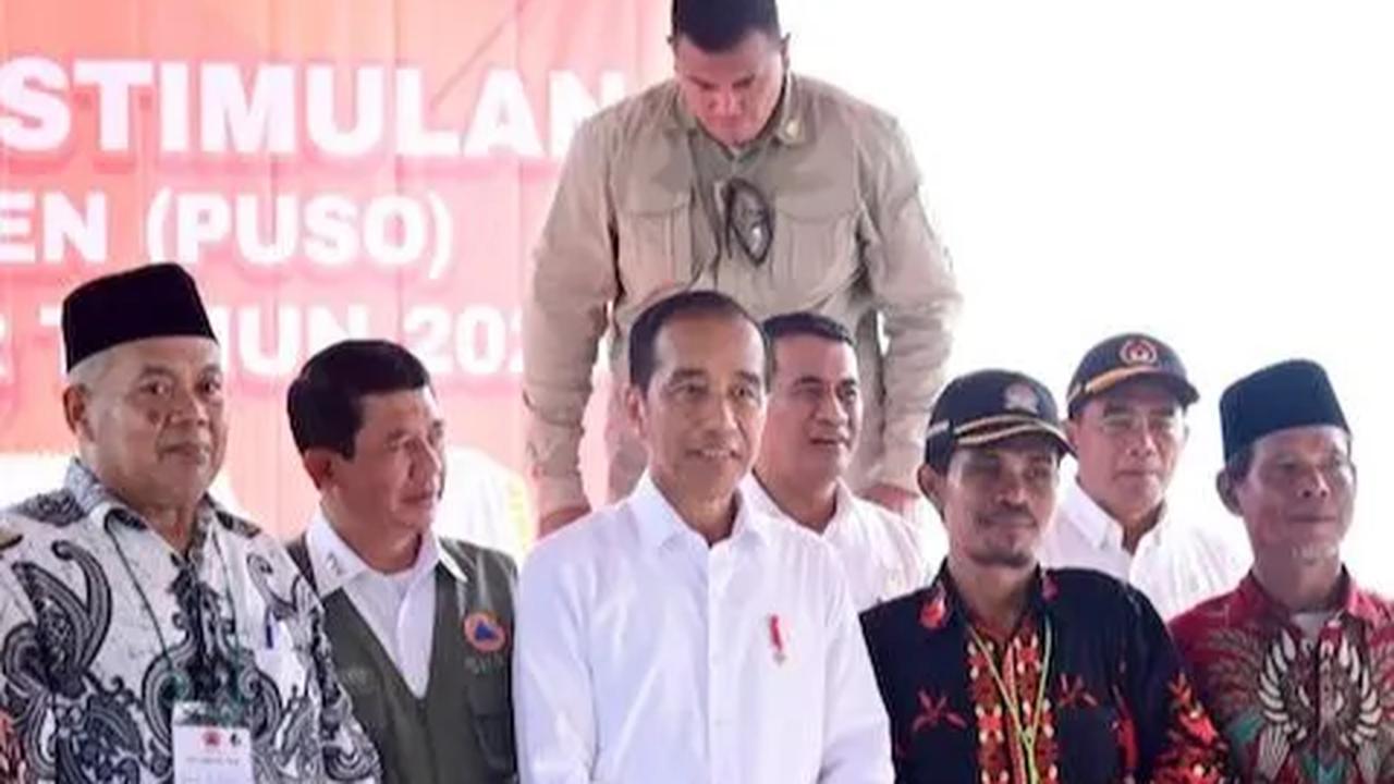 Jokowi Salurkan BLT ke Petani Terdampak Puso, Bantuan Rp8 Juta Per 1 Hektare