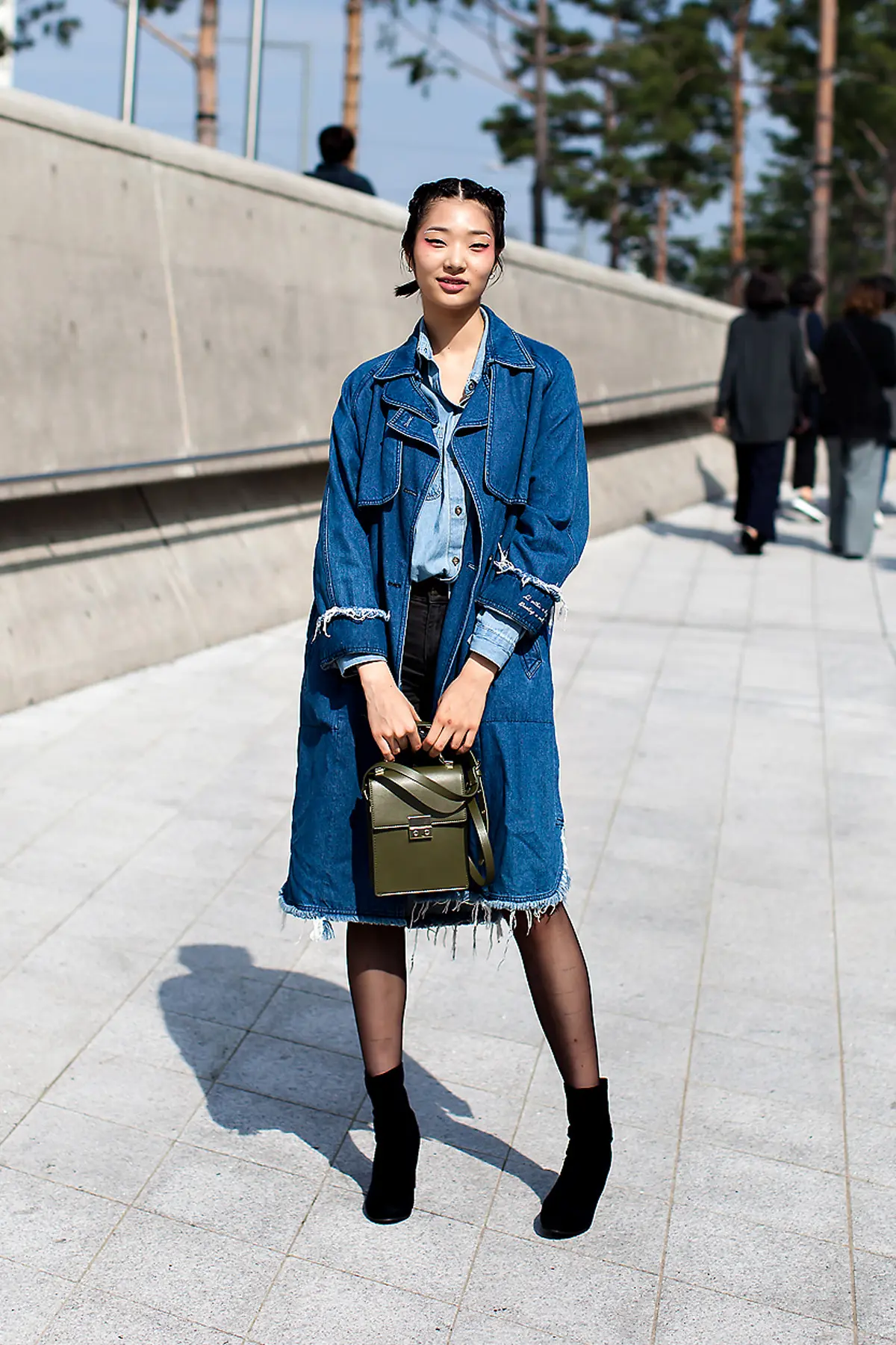 Memadupadankan jeans ala street style Korea. (Sumber foto: echeveau2013.files.wordpress.com)