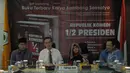 Kiri-Kanan : Ade Komaruddin, Tjipta Lesmana, Yolanda Yusuf dan Bambang Soesatyo saat peluncuran buku yang berjudul "Republik Komedi 1/2 Presiden" di Komplek Parlemen, Senayan, Jakarta (26/3/2015). (Liputan6.com/Andrian M Tunay)