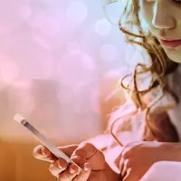 Menanggapi mantan yang masih terus menghubungi tak bisa asal-asalan, kamu harus punya prinsip! (Foto: huffingtonpost.com)