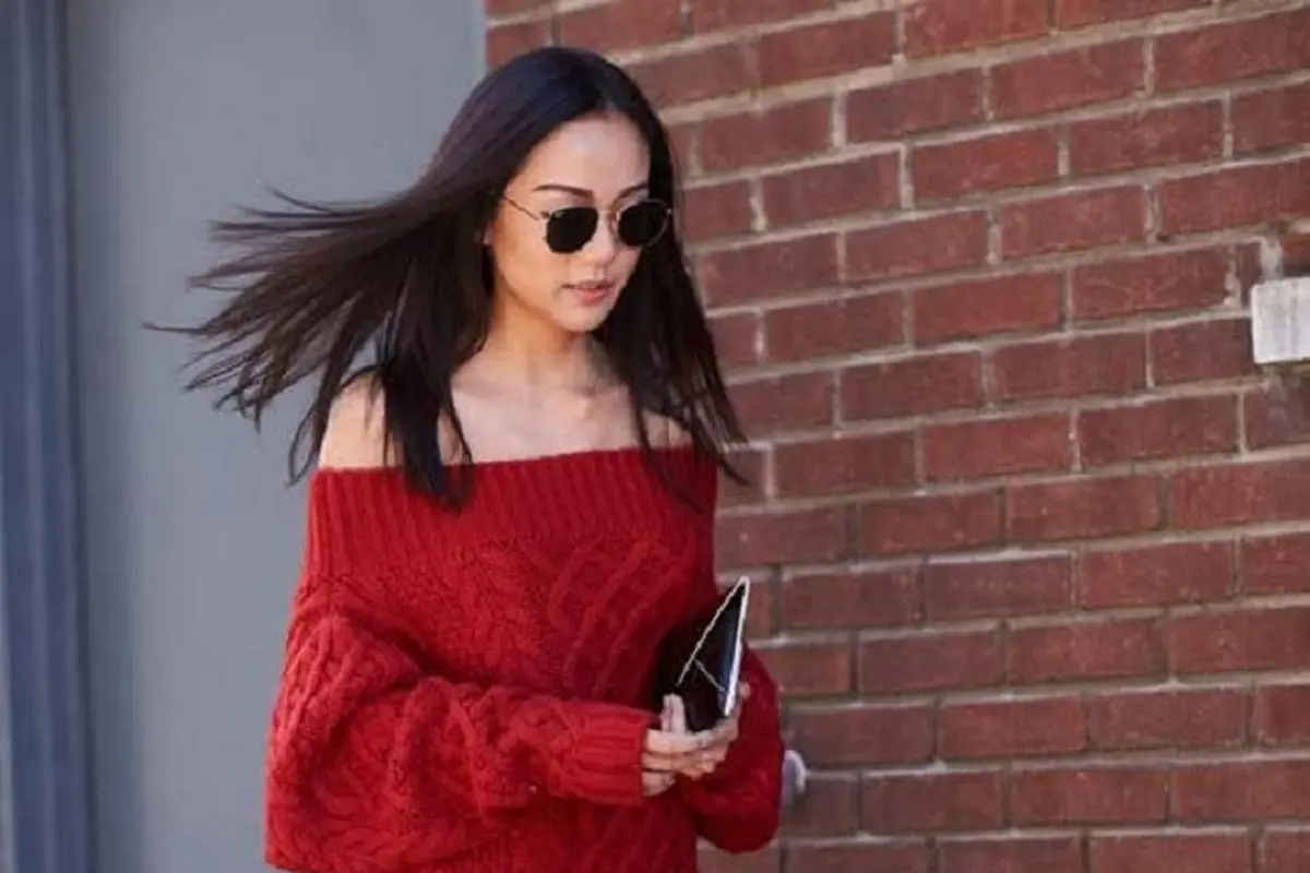 Tren Dress Warna Terang ala Street Style di New York Fashion Week