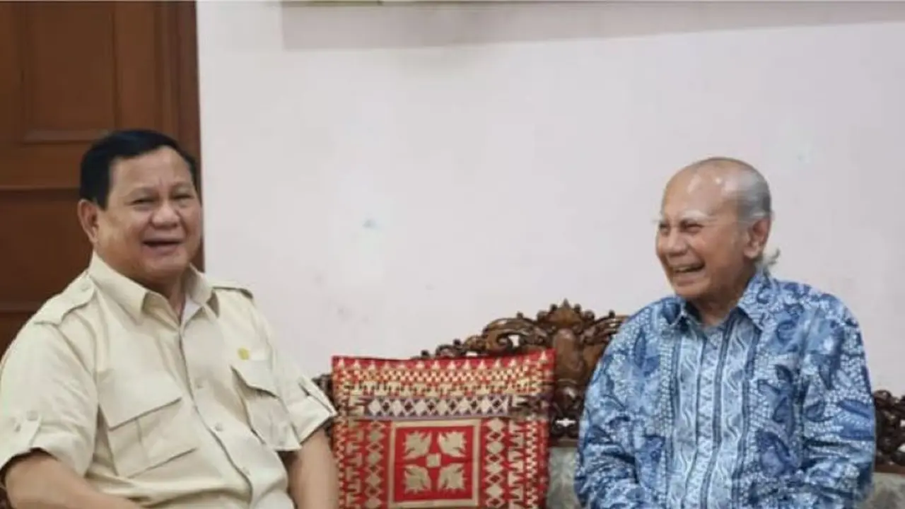 Presiden Prabowo Subianto mengunjungi mantan Menteri Negara Pengawasan Pembangunan dan Lingkungan Hidup (PPLH), Emil Salim, Rabu (22/1/2025). Pertemuan dilakukan di kediaman Emil yang berlokasi di Jakarta. (Foto: Instagram Prabowo Subianto)