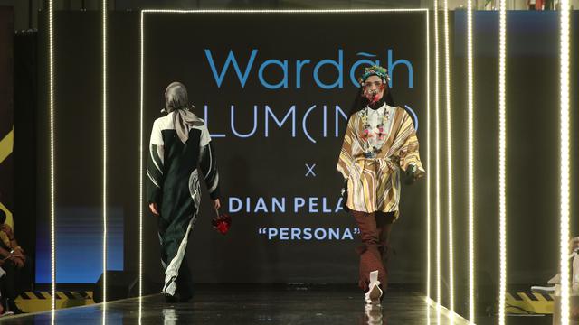 Koleksi modest wear Dian Pelangi di JMFW