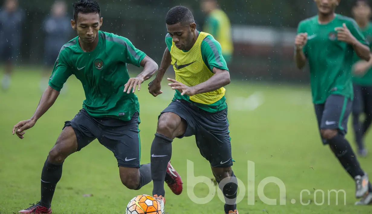 5. Yabes Roni Malaifani - Setelah sempat redup, dirinya kini mulai kembali bersinar bersama Bali United. Gelandang serang kelahiran Alor, NTT ini selalu menjadi pilihan utama di skuat Semeton Dewata. (Bola.com/Vitalis Yogi Trisna)