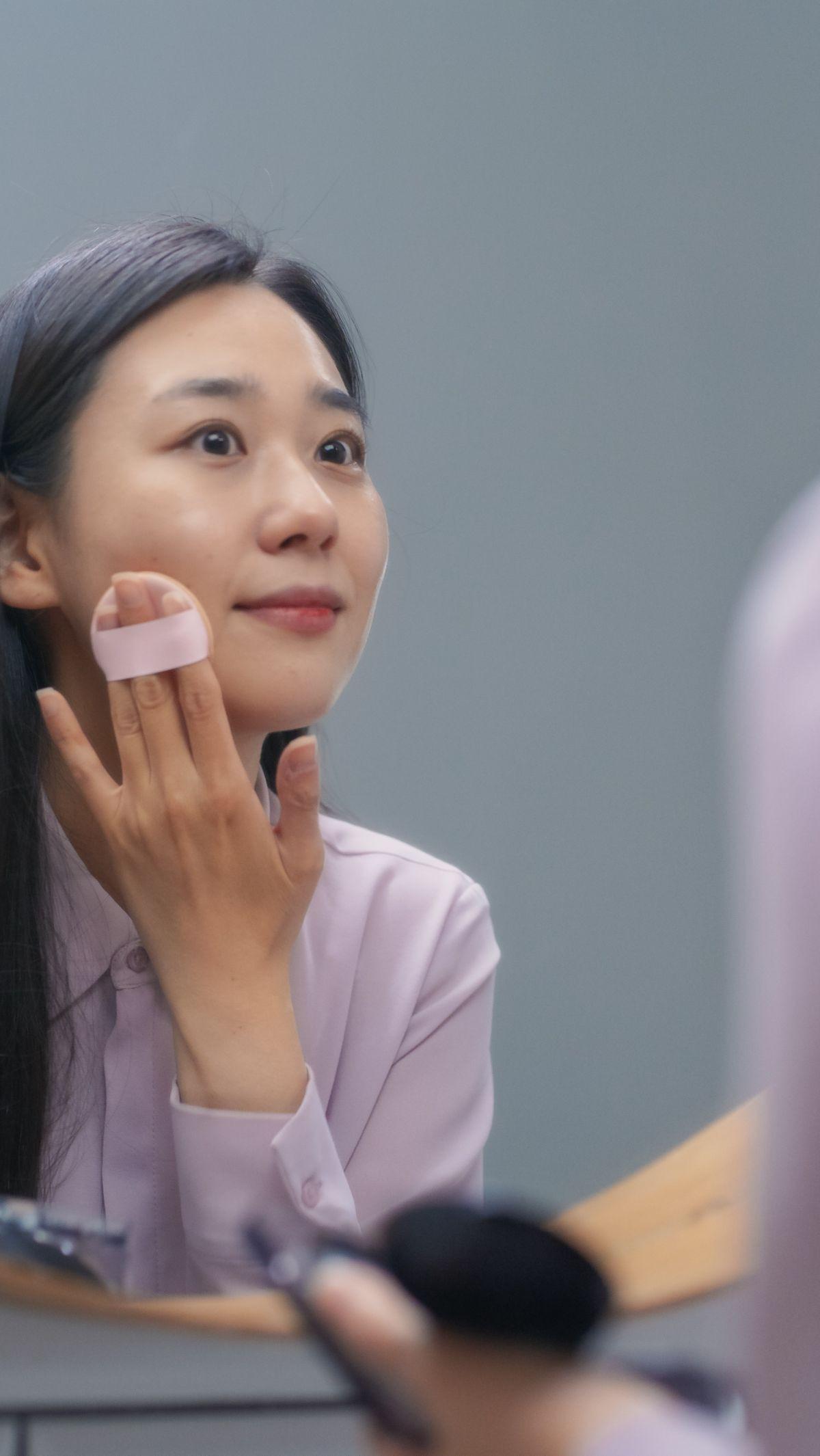 Lebih Mudah Bikin Makeup Glowing dengan Semua Jenis Cushion, Cukup Lakukan Trik Ini