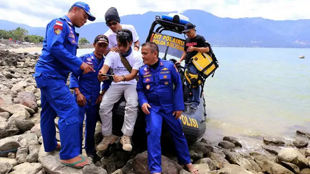 Buaya berkalung ban