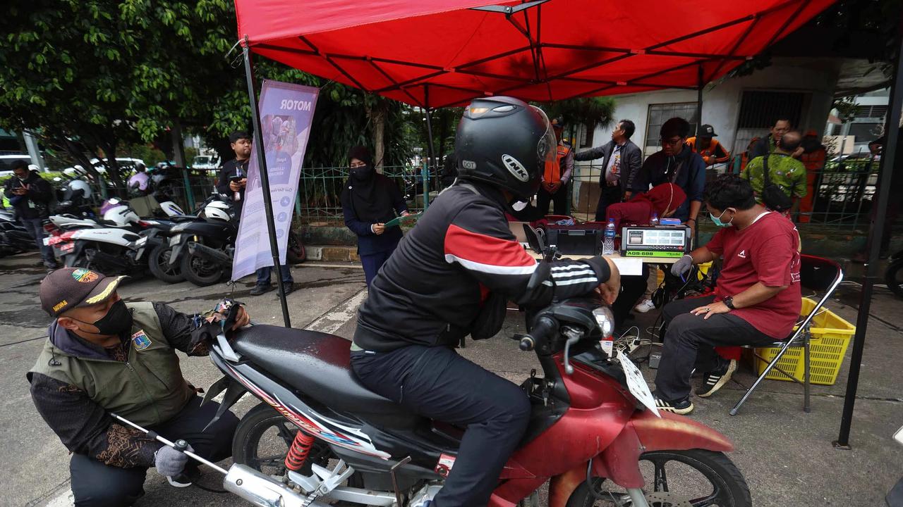 FOTO: Uji Emisi Gratis Digelar di Terminal Blok M Jakarta Selatan