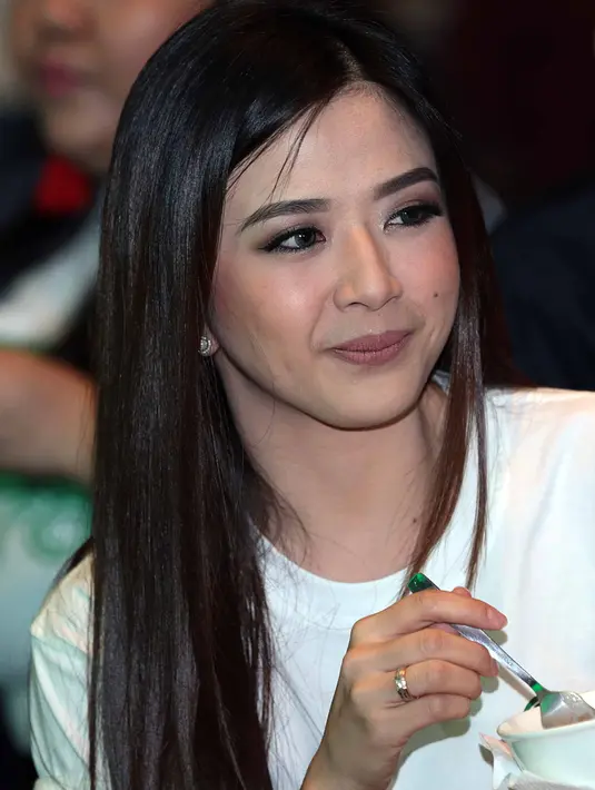 Masih ditempat yang sama, Franda mengaku banyak perubahan setelah dirinya menikah. Bahkan, ia mengaku tak lagi merasakan kesepian. (Deki Prayoga/Bintang.com)