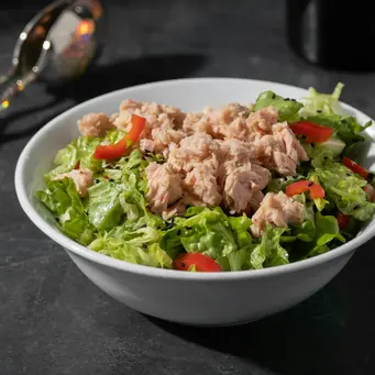 Selain menyehatkan tubuh, menyusun mangkuk makanan yang cantik dengan warna-warni sayuran juga bisa menjadi terapi relaksasi tersendiri bagi Sahabat Fimela. [Dok/Pexels.com/Tuğba ÖZTÜRK].