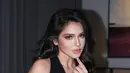 Dipulas MUA Herdan Aprilian, Davina Karamoy tampil dengan full makeup bergaya khas latina girl [@davinakaramoy]