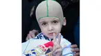 Ahmed Dawabsha adalah bocah berusa 5 tahun yang selamat dari bom di Palestina mengenakan bendera Real Madrid saat tiba di Bandara Adolfo Suarez, Madrid, Rabu (16/3/2016).  (AFP/Curto De La Torre)